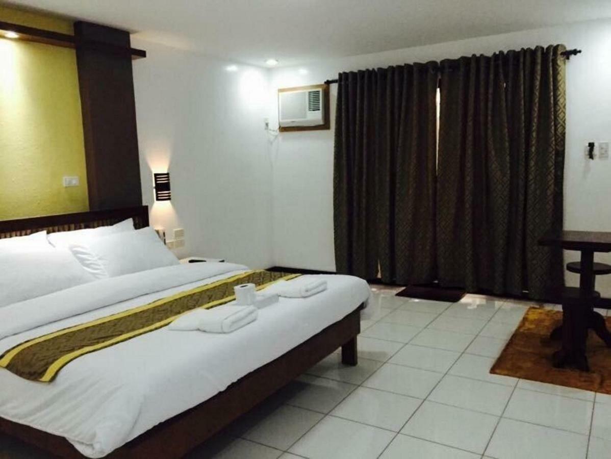 Ark Bayz Suites Puerto Galera Ngoại thất bức ảnh